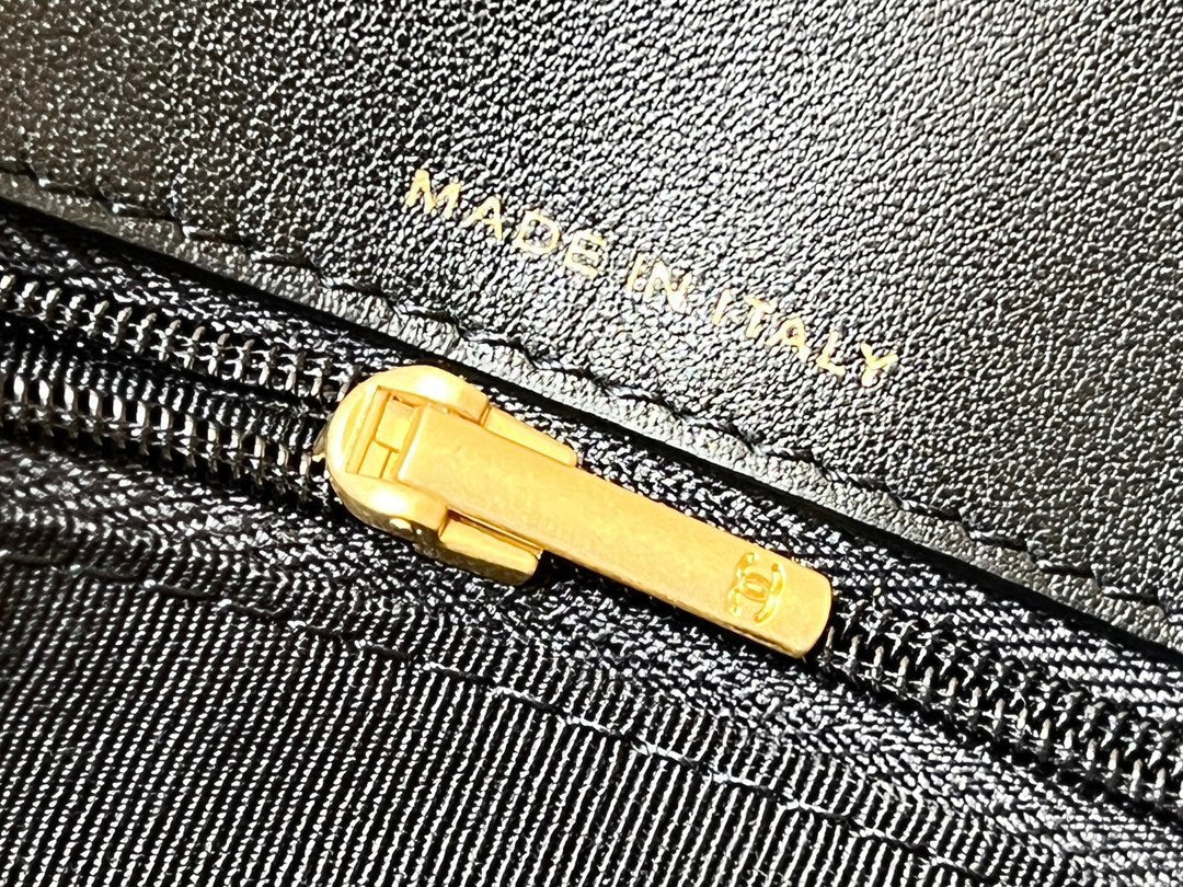 CC Large Tote 39 Light Beige Canvas Pearl Logo