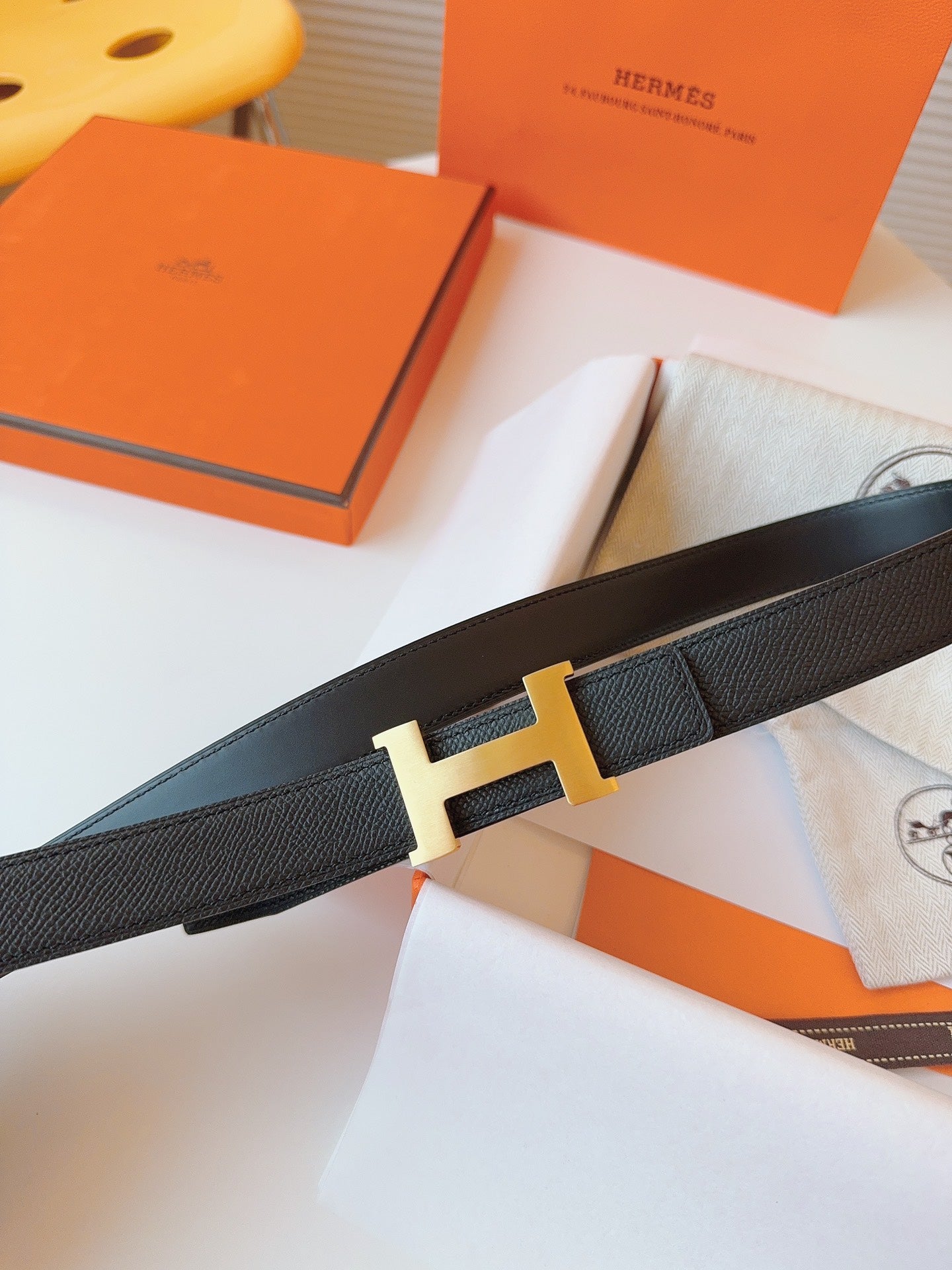 Mini H Belt Buckle & Reversible Black Leather Strap 24 Mm Gold Hardware