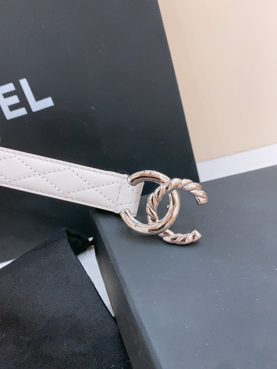 Double C Belt 20Mm In White Calfskin With Quilted Stitching Spiral Silver Buckle