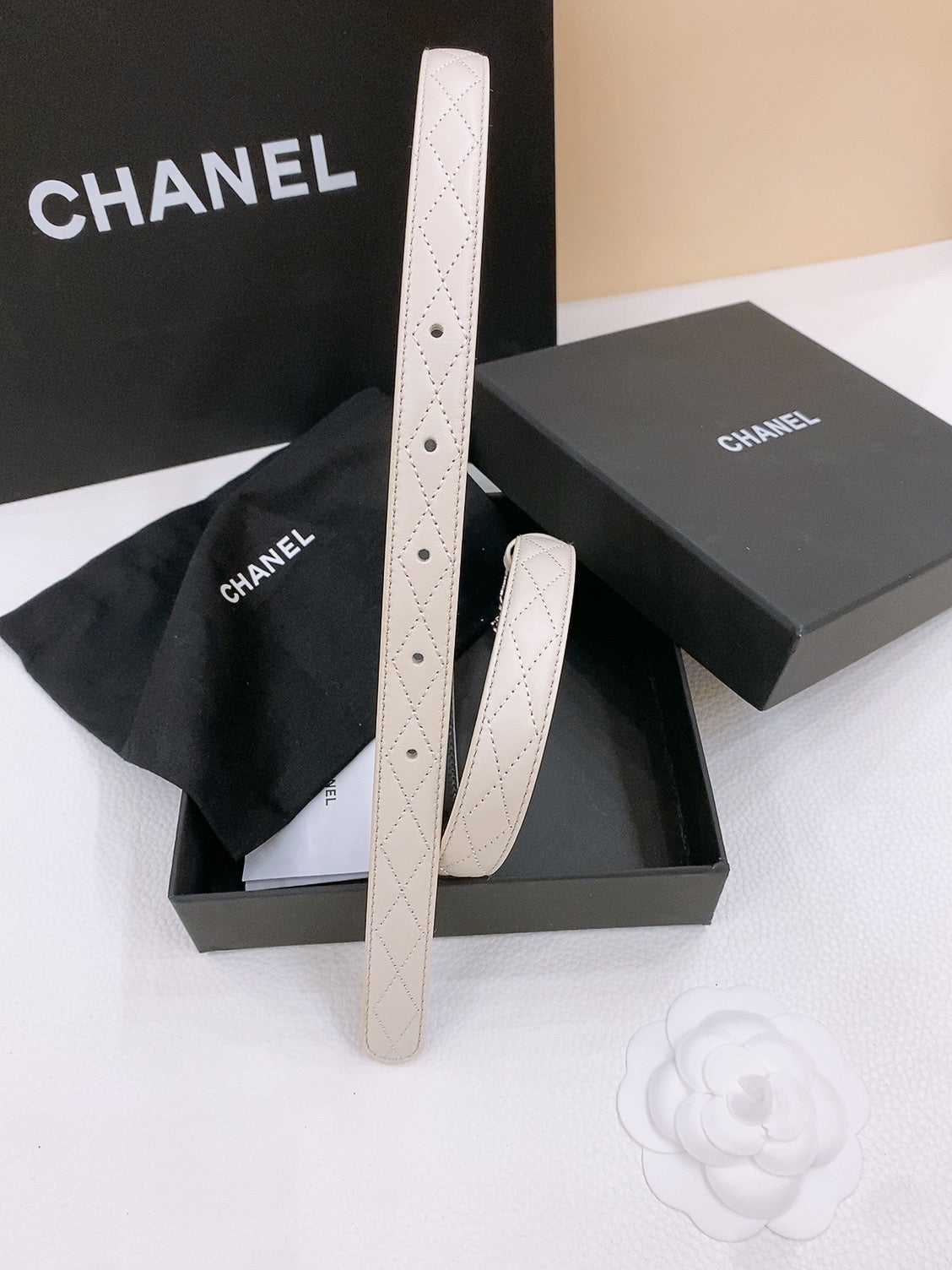 Double C Belt 20Mm In White Calfskin With Quilted Stitching Spiral Silver Buckle