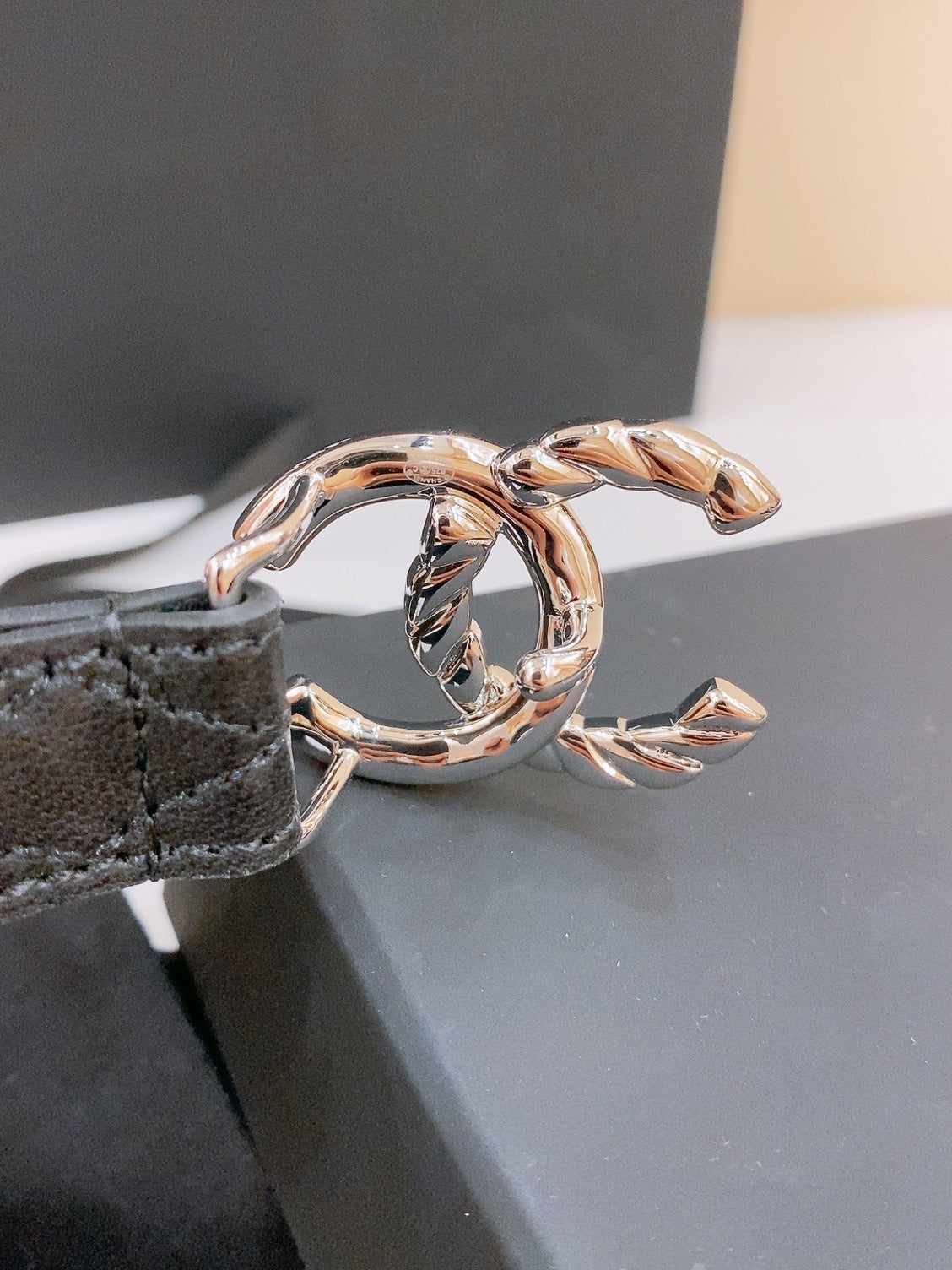 Double C Belt 20Mm In Black Calfskin With Quilted Stitching And Spiral Silver Buckle