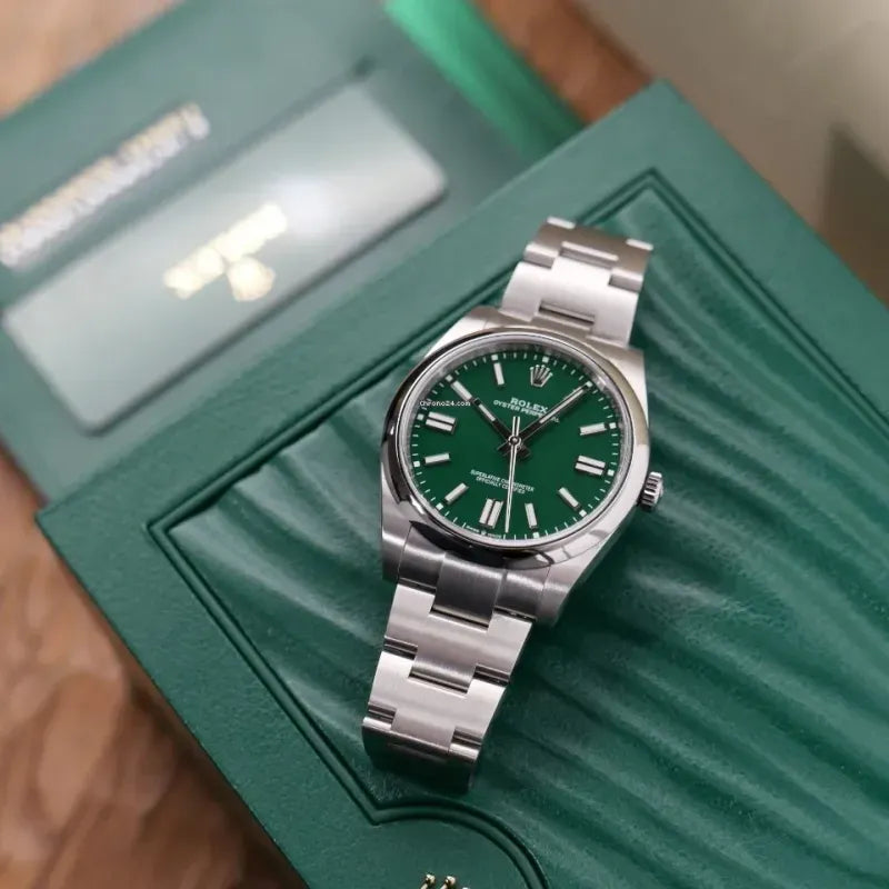 OYSTER PERPETUAL 124300 Series（green dial）