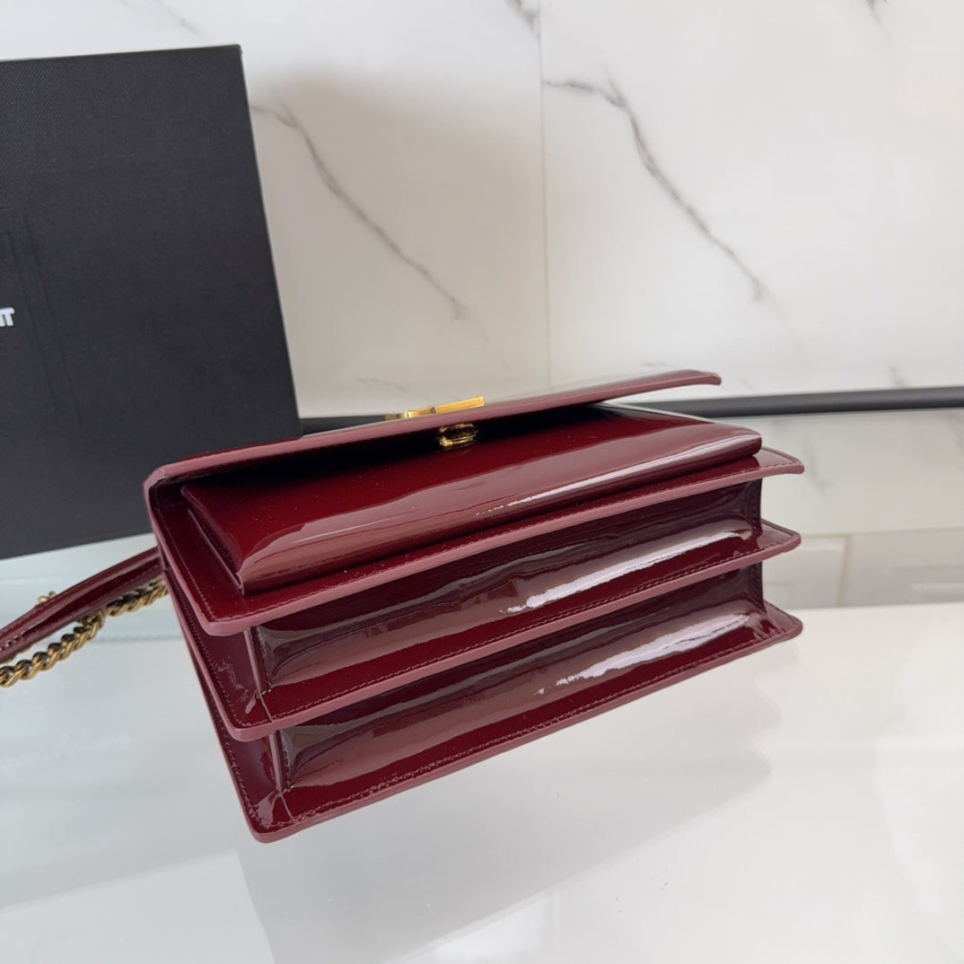 YSL Sunset Medium In Patent Leather