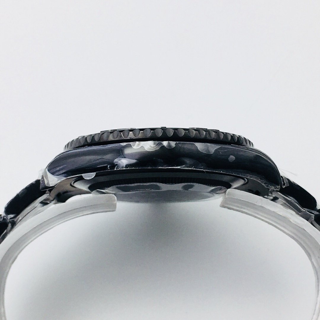 YACHT-MASTER 40 BLACK PVD RED TASTE