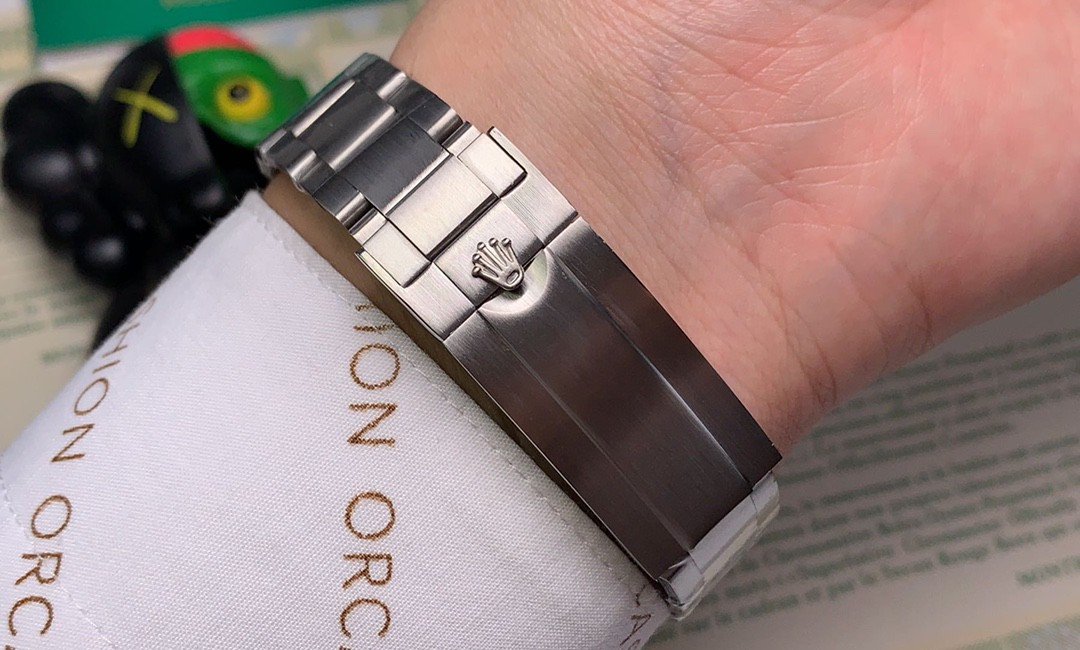 SUBMARINER DATE 40 RED DIAL